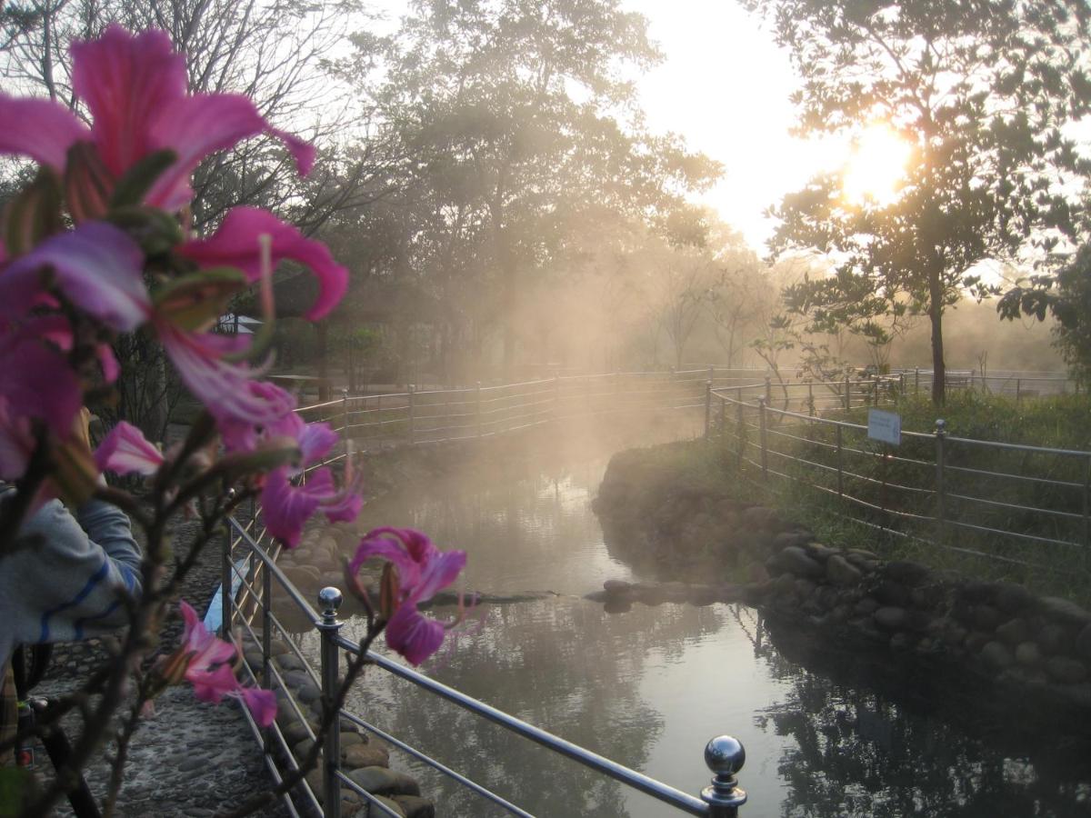 Vé Suối Khoáng Nóng Alba Thanh Tân Huế